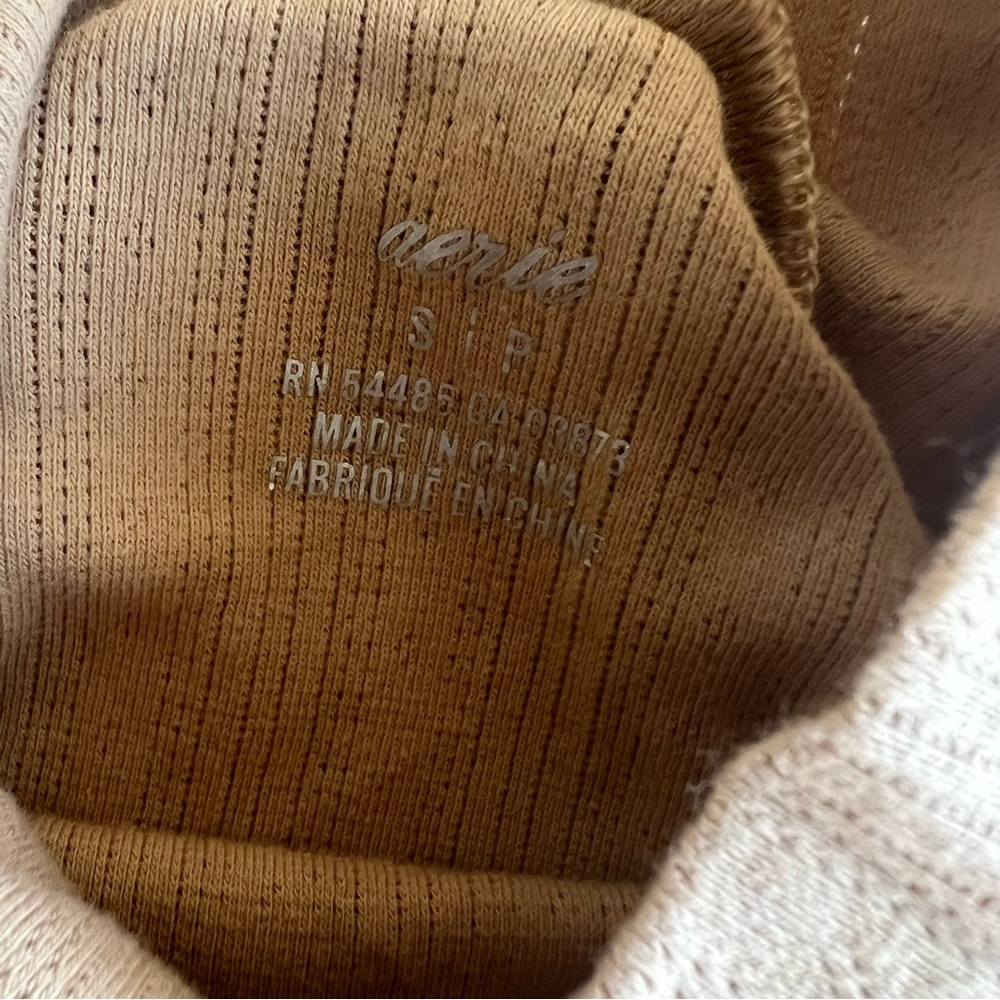 Aerie Top Shirt Womens Small Tan Ribbed Funnel Neck Long Sleeve Stretch Neutral - Picture 8 of 12